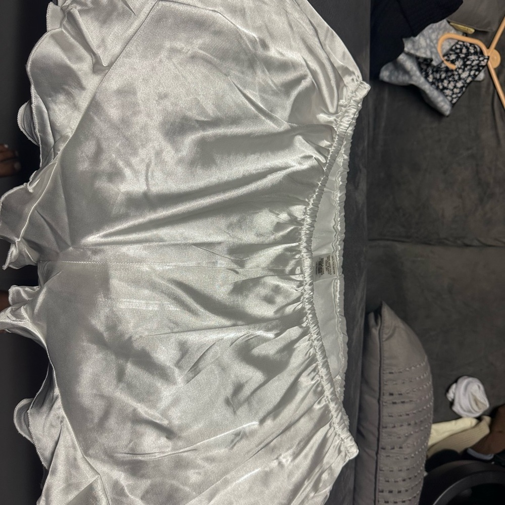 LuLu’s Bridal Robe & PJ set, WORE FOR TWO HOURS - Picture 4 of 4